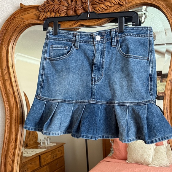 Chic Denim Ruffle Mini Skirt - Picture 1 of 5
